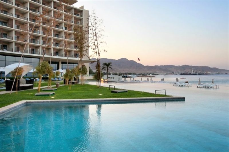 Piscine de l'hotel Kempinski à Aqaba - Jordanie | Au Tigre Vanillé