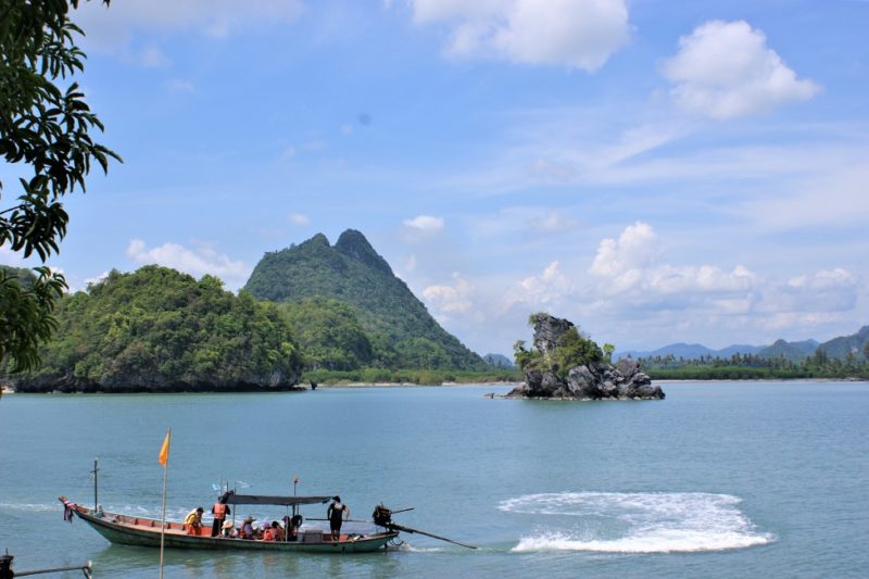 Bateau à la recherche des dauphins rose à Khanom- Thaïlande | Au Tigre Vanillé