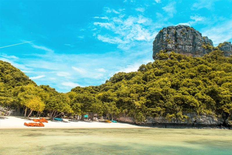 Plage d'eau emeraude et jungle à Koh Samui - Thaïlande | Au Tigre Vanillé