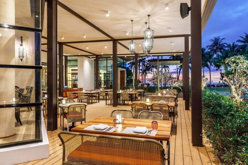 Restaurant en terrasse de l'hotel Mariott à Khao Lak - Thaïlande | Au Tigre Vanillé