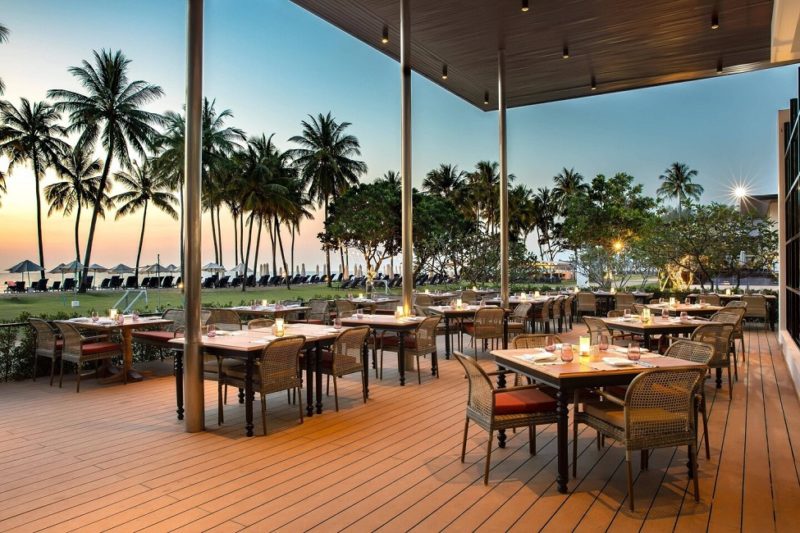 Terrasse au bord de la plage de l'hotel Mariott à Khao Lak - Thaïlande | Au Tigre Vanillé