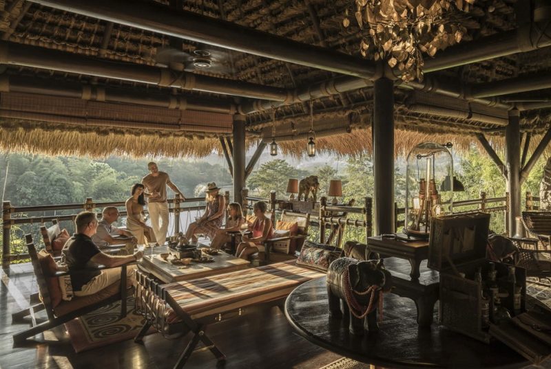 Repas sur la terrasse du camp du Four Seasons dans le triangle d'Or - Thaïlande | Au Tigre Vanillé