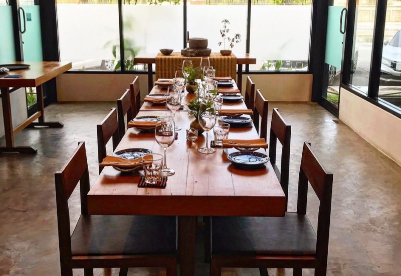 Table du restaurant Samuay Sons à Udon Thani - Thailande | Au Tigre Vanillé