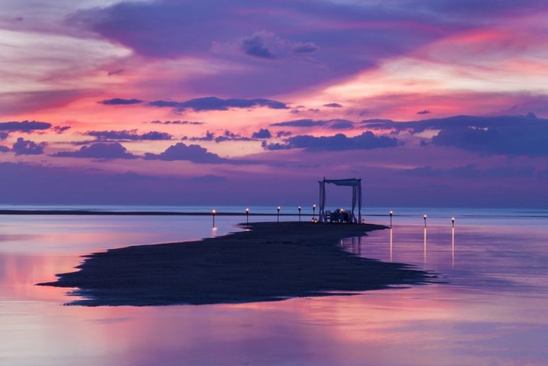 Diner romantique sur la plage de l'hotel Sarojin à Khao Lak - Thaïlande | Au Tigre Vanillé