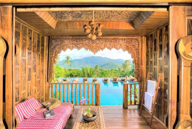 Balcon avec vue piscine de l'hotel Santhiya à Koh Phangan - Thaïlande | Au Tigre Vanillé