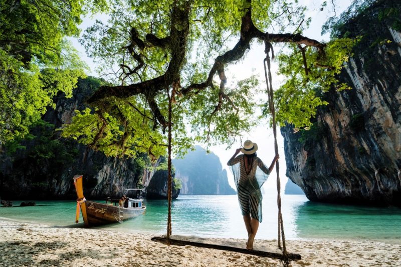 Balancoire sur la plage de l'hotel Six Senses à Koh Yao Noi - Thaïlande | Au Tigre Vanillé