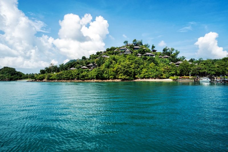 Vue aerienne depuis la mer de l'hotel Six Senses à Koh Yao Noi - Thaïlande | Au Tigre Vanillé