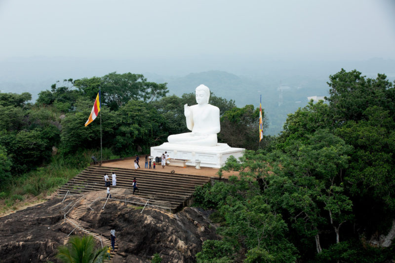 Sri Lanka, statue du Bouddha dans la jungle | Au Tigre Vanillé