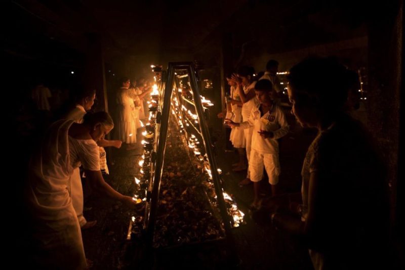 Sri Lanka, pujas du soir | Au Tigre Vanillé