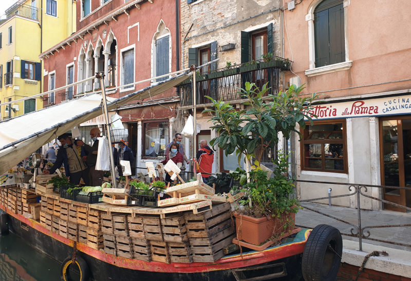 Marché sur un bateau, Venise, Italie | Au Tigre Vanillé