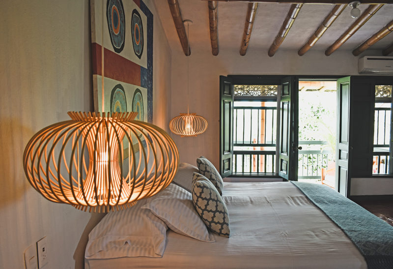 Chambre et lumières à l'Hacienda Bambusa, Colombie | Au Tigre Vanillé