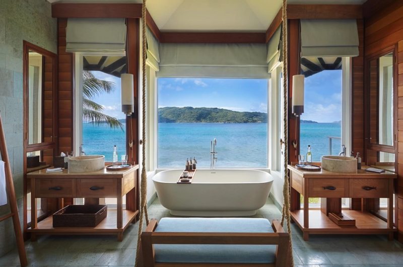 Salle de bains de l'hotel Six Senses sur l'île de Félicité - Seychelles | Au Tigre Vanillé