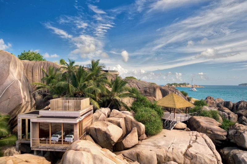 Villa dans les roches de l'hotel Six Senses sur l'île de Félicité - Seychelles | Au Tigre Vanillé