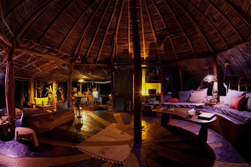 Coin repas de l'hotel Art Lodge sur l'île de Gobernadora - Panama | Au Tigre Vanillé