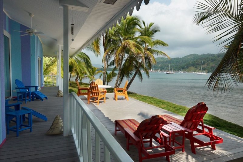 Terrasse sur la mer de l'hôtel Del Otro à Portobelo - Panama | Au Tigre Vanillé