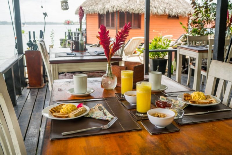 Restaurant de l'hôtel Eclypse de Mar dans l'archipel de Bocas del Toro - Panama | Au Tigre Vanillé