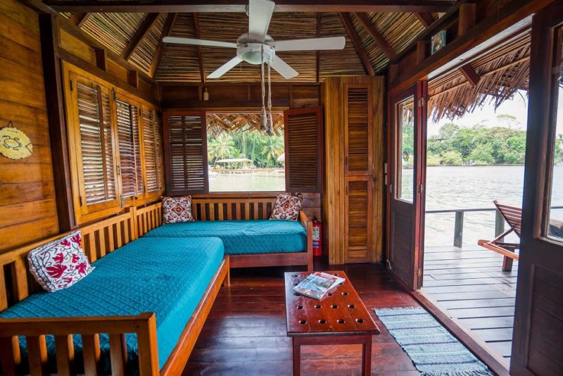 Salon de l'hôtel Eclypse de Mar dans l'archipel de Bocas del Toro - Panama | Au Tigre Vanillé