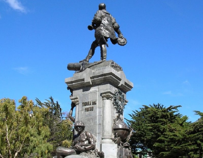 Monument de Punta Arenas en Patagonie - Chili | Au Tigre Vanillé