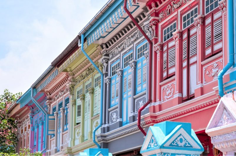 Maisons colorées dans un quartier colonial - Singapour | Au Tigre Vanillé