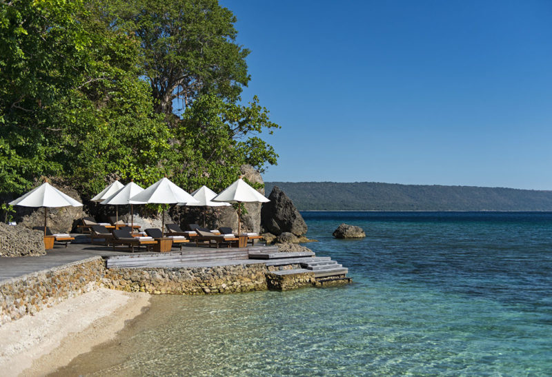 Hôtel Amanwana, plage, en Indonésie | Au Tigre Vanillé