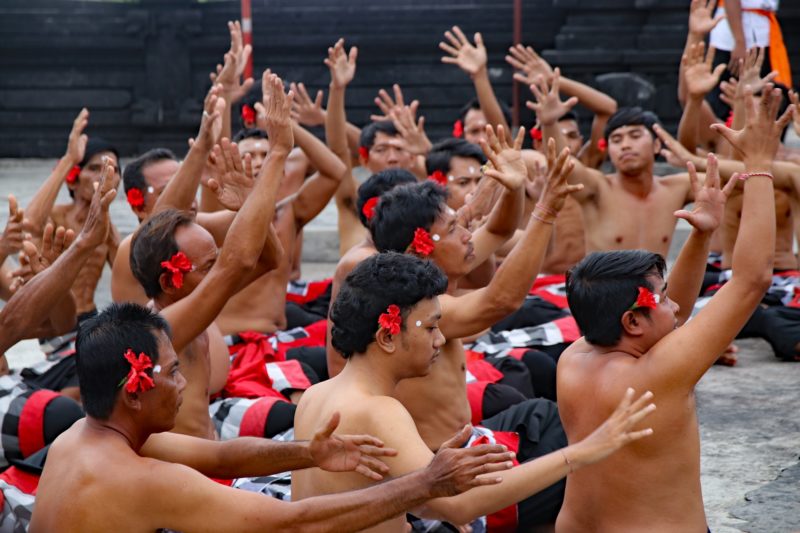 Une cérémonie rituelle de Kecak à Bali, Indonésie