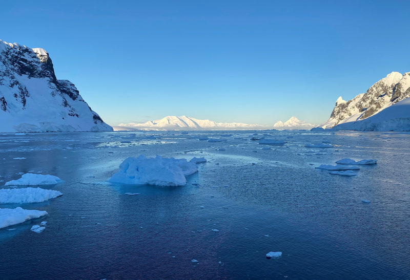 Paysages d'icebergs en Antarctique