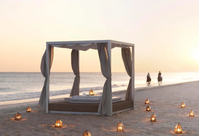 Oman, plage avec reposoir de l'Anantara