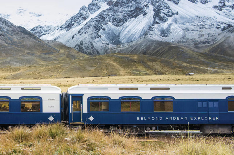 Pérou, Andes, vue extérieure du train Belmond