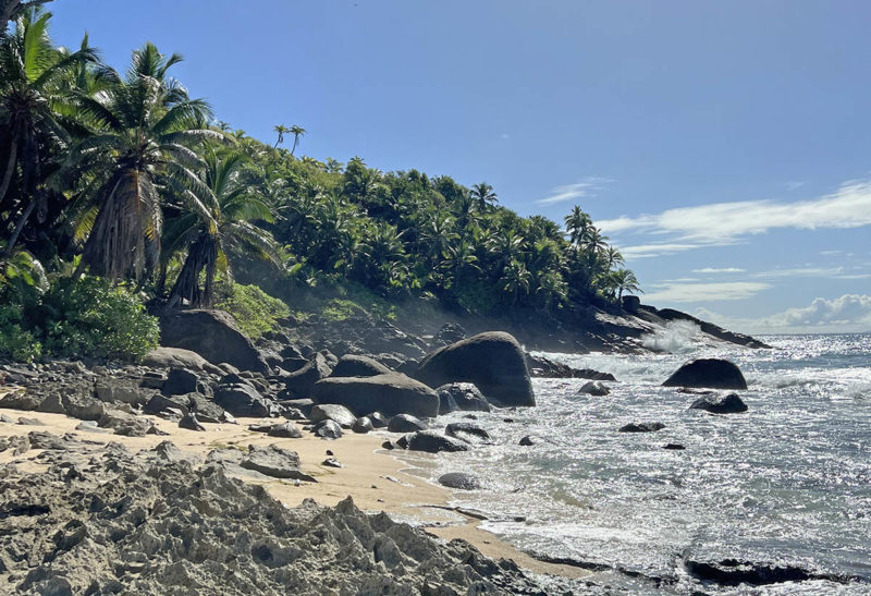 Seychelles, Silhouette, Plages sauvages et blocs de granit