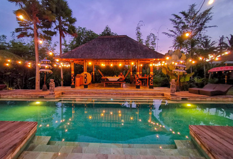 Piscine à Alassari Plantation, en Indonésie