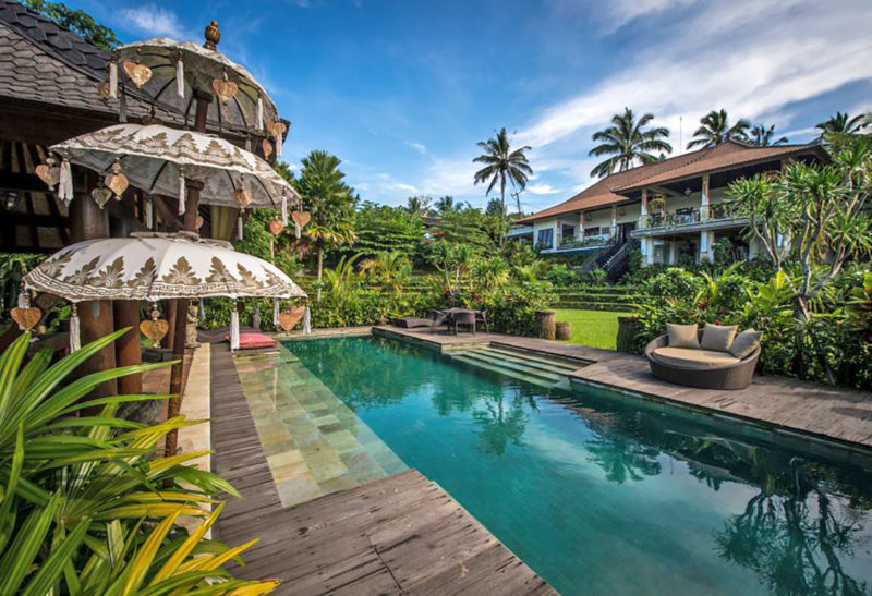 Piscine à Alassari Plantation, en Indonésie