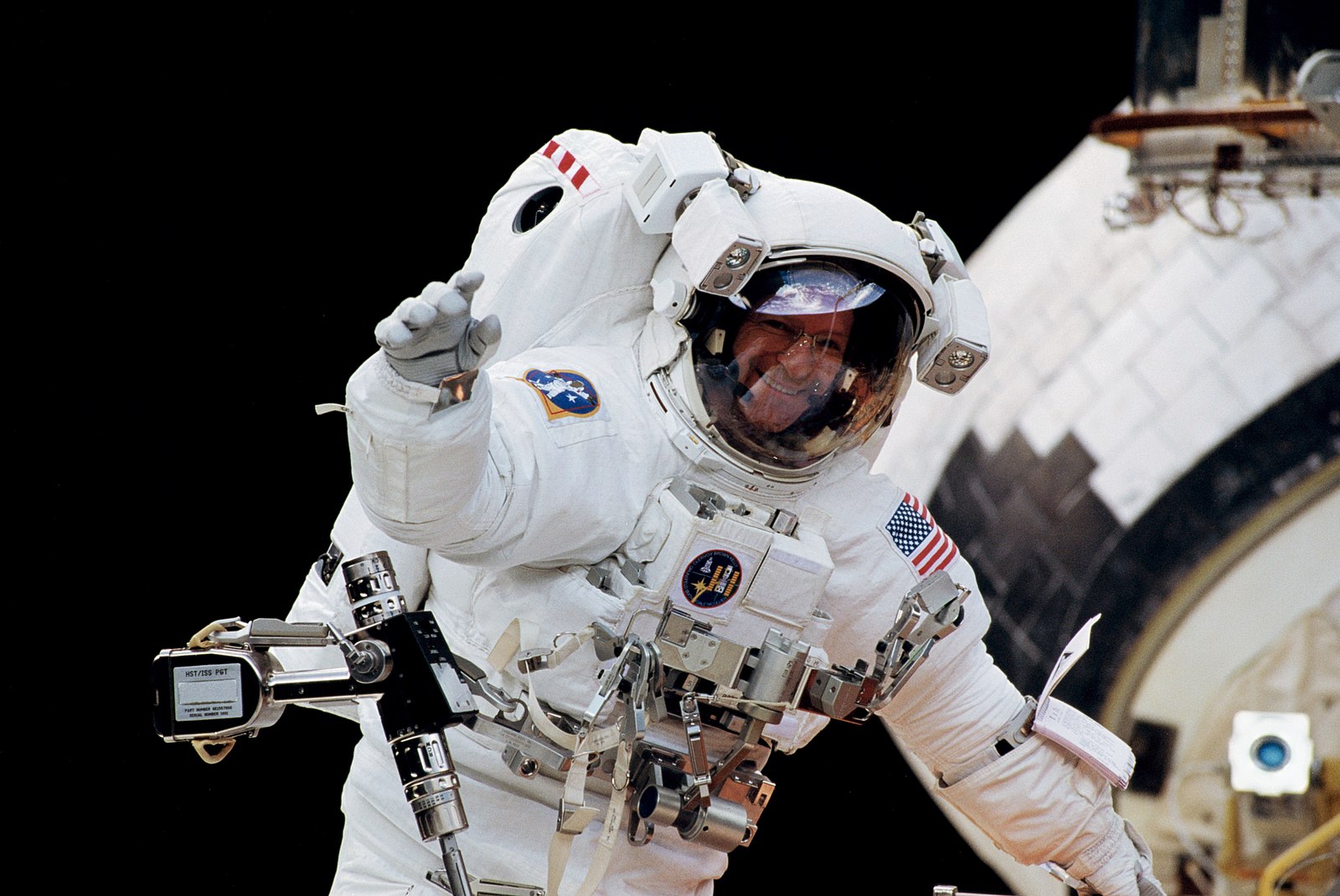 Claude Nicollier lors d'une mission dans l'espace