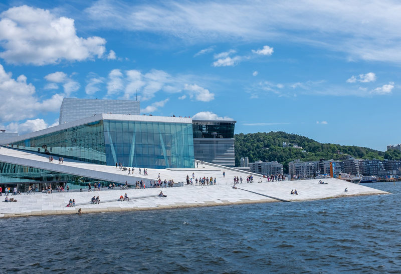 Oslo, Norvège, Opéra de la capitale vu du fjord
