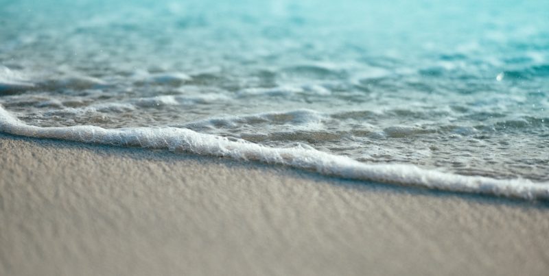 Contempler l’océan en se laissant bercer par le bruit des vagues, se promener sur des kilomètres de plages vierges à l’ombre de jungles tropicales… Profitez d’une pause balnéaire dans des lieux peu fréquentés tout en vivant une expérience paradisiaque !
