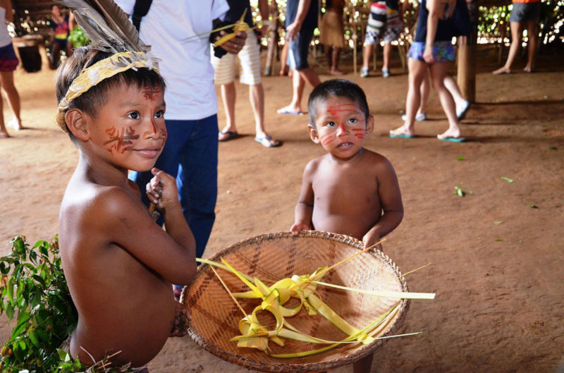 garcons-communaute-indigene-amazonie
