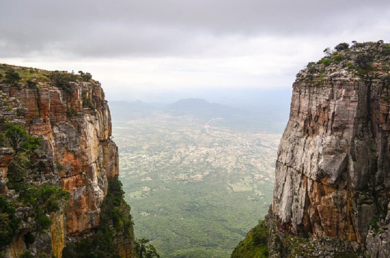 tunda-angola-afrique-volcan