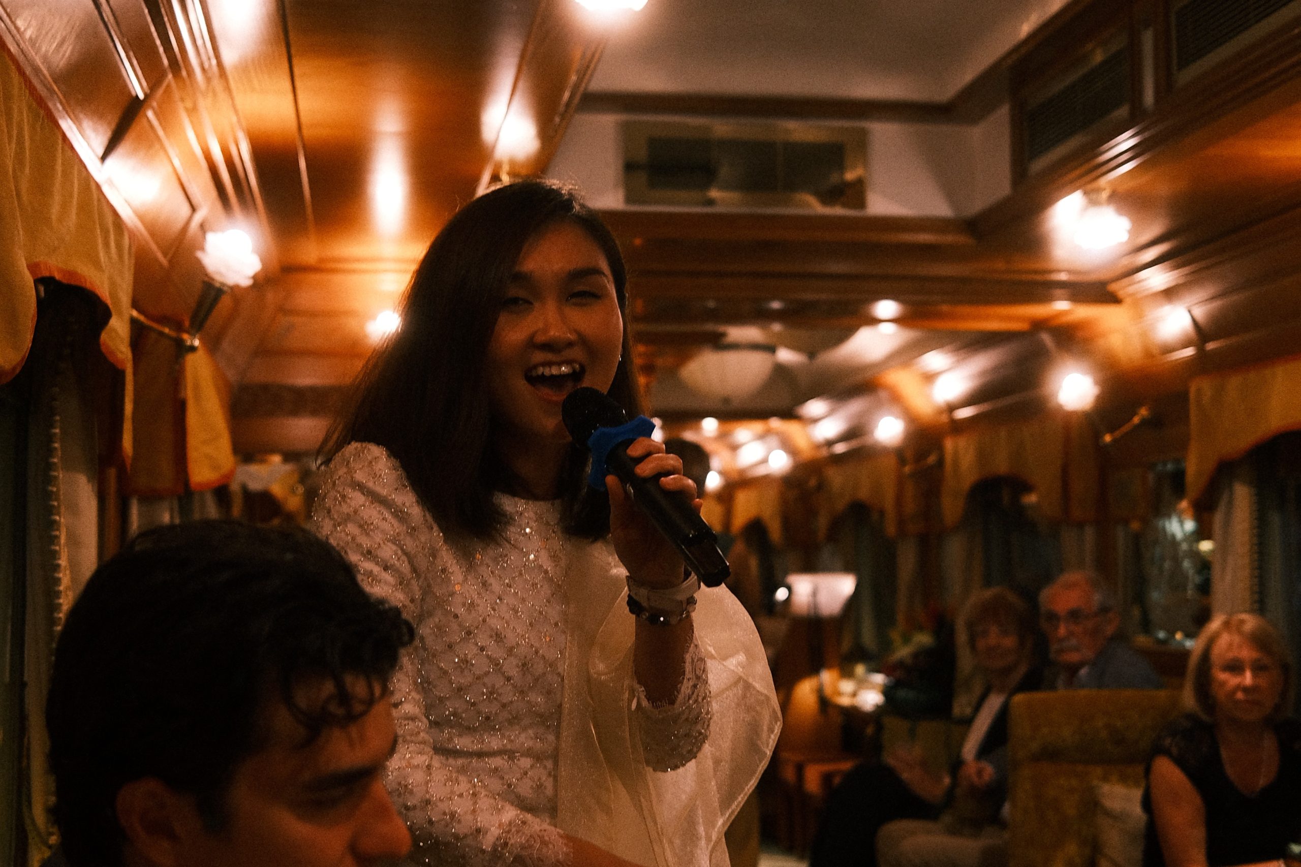 orient-express-chanteuse-soirée