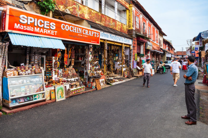 Cochin,,India,-,March,14,,2012:,Market,Street,With,Souvenir